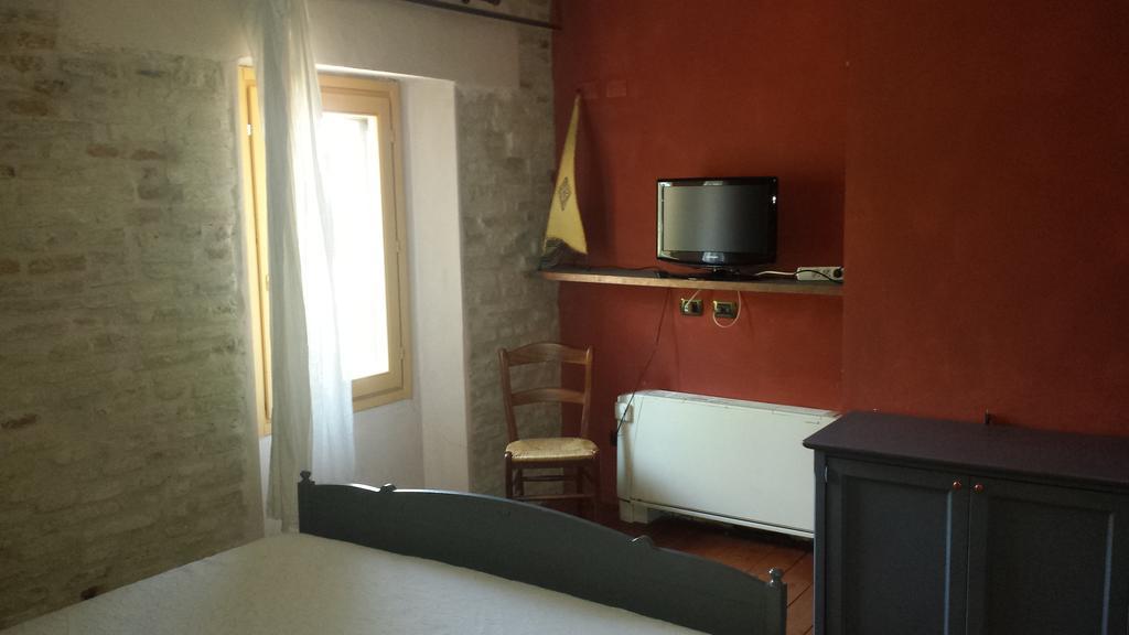 فيلا فانوفي Ristorante Country House Isolabelgatto الغرفة الصورة