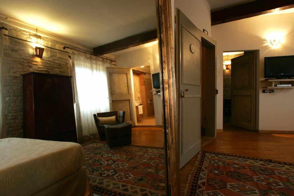 فيلا فانوفي Ristorante Country House Isolabelgatto الغرفة الصورة