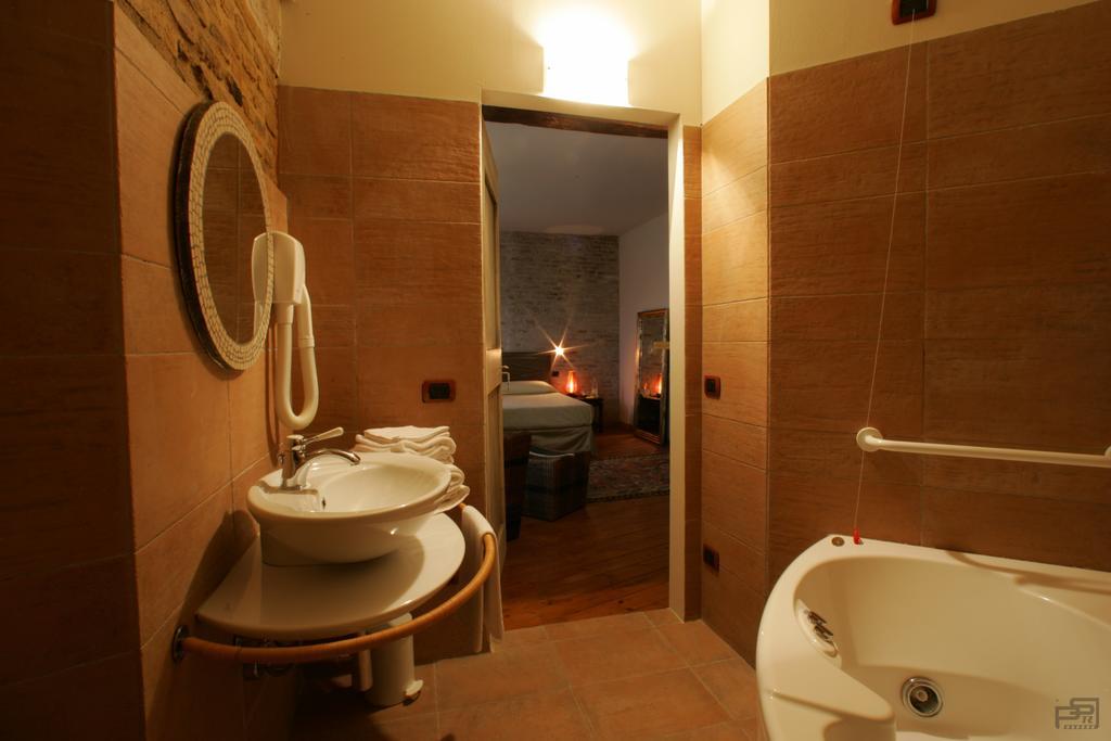 فيلا فانوفي Ristorante Country House Isolabelgatto الغرفة الصورة