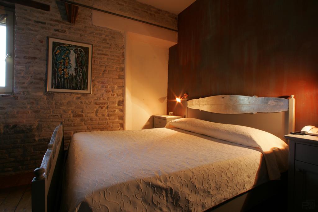 فيلا فانوفي Ristorante Country House Isolabelgatto الغرفة الصورة